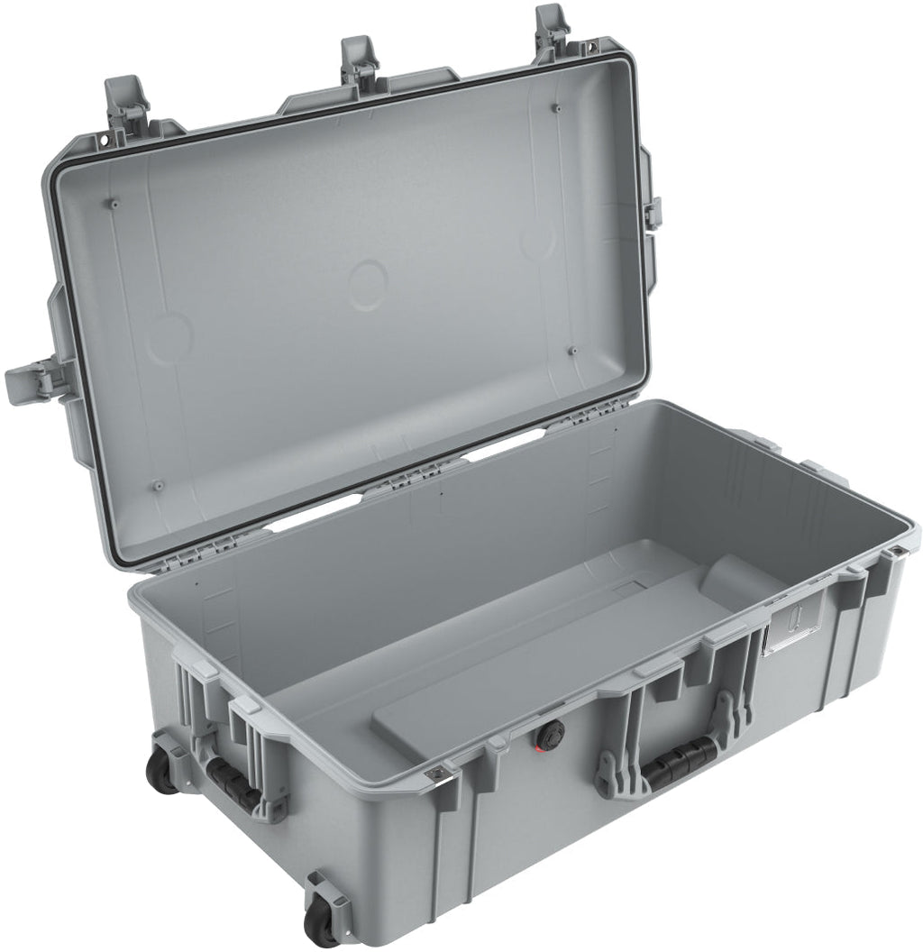 No Foam / Silver Pelican 1615 Case Open