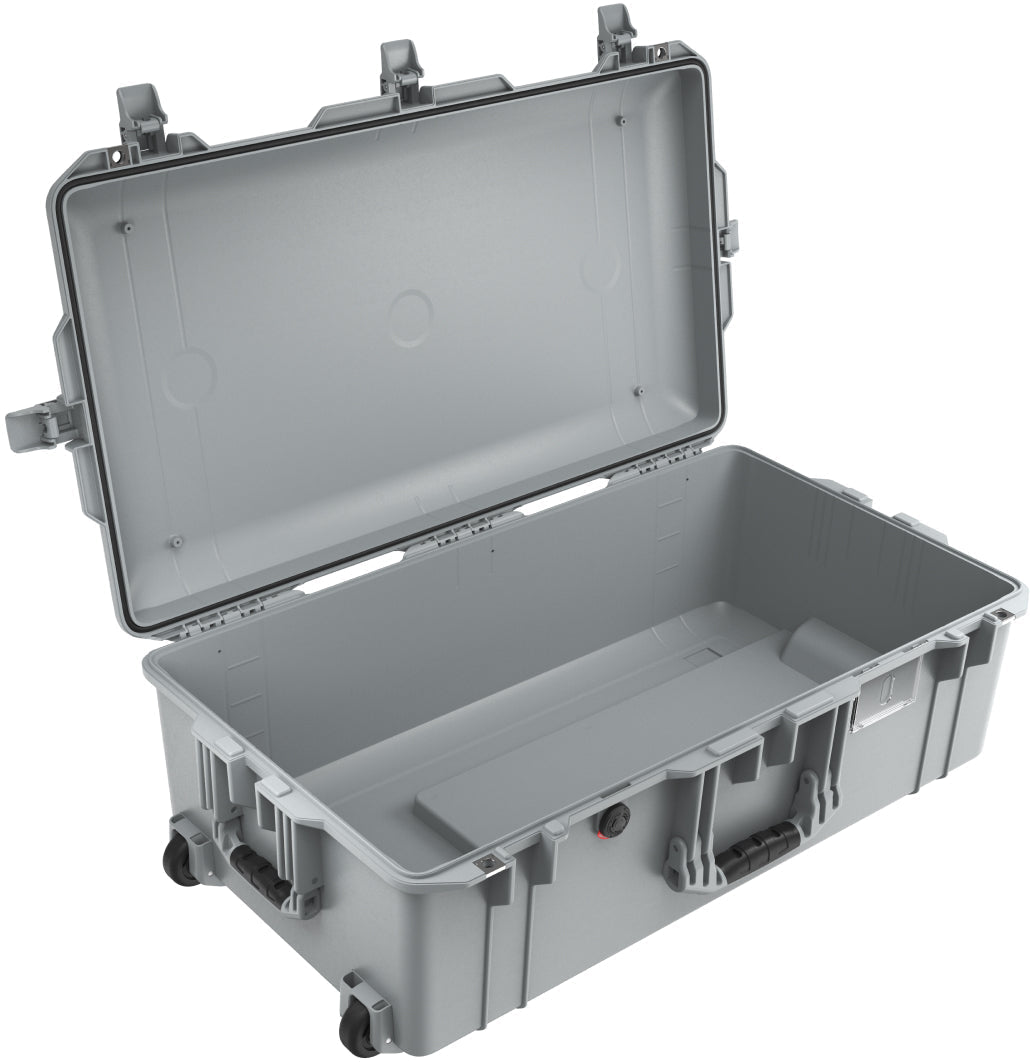No Foam / Silver Pelican 1615 Case Open